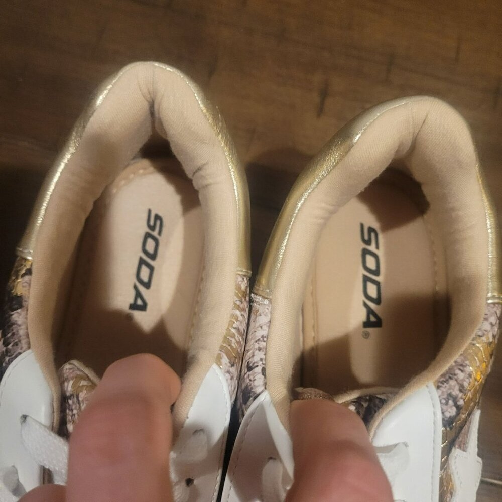 Soda Snake Print Sneakers With Gold Accents & White Stars  Size 8M - Picture 3 of 6